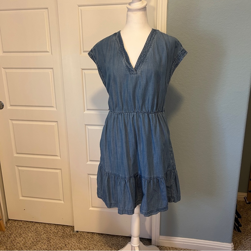 GAP Women’s Light Blue Denim Midi Dress with Ruffle Hem Pockets Size Small